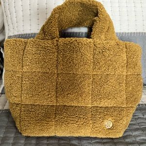 Lululemon Quilted Grid Crossbody 5L Fleece